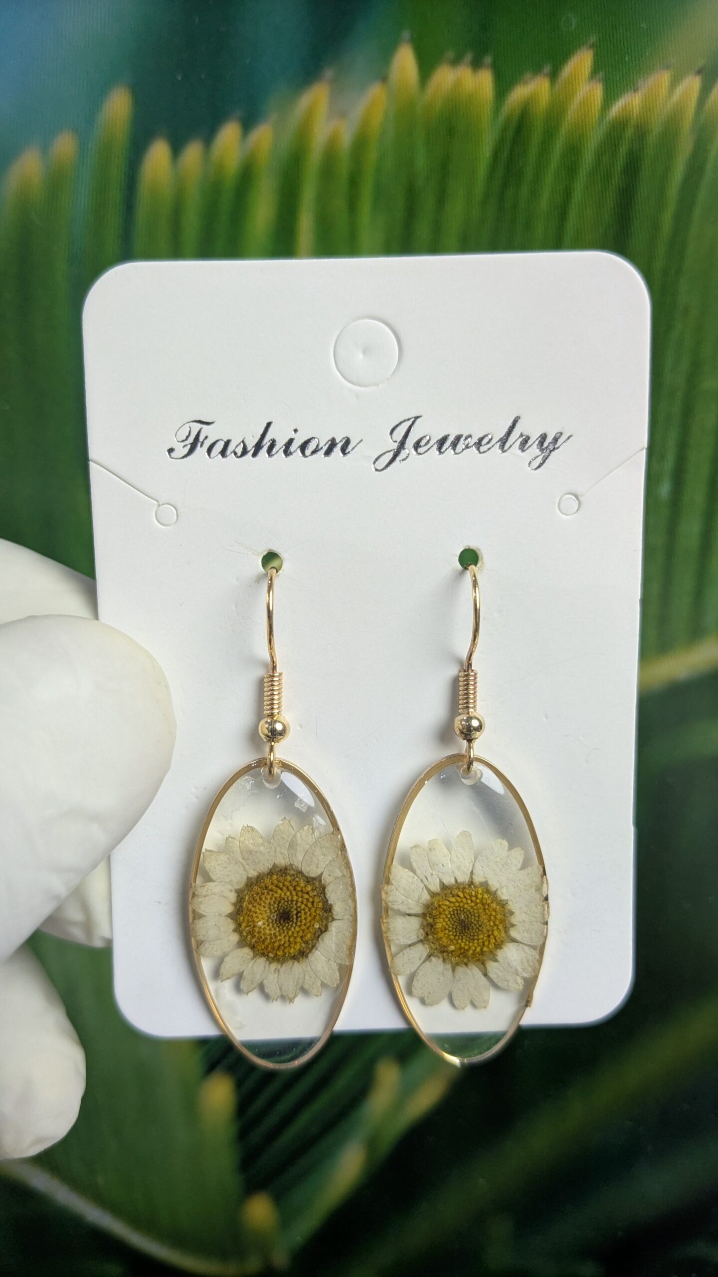 Golden Oval Resin Earrings with Real OffWhite Pressed Flowers - Image 4